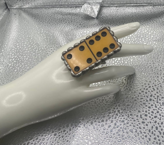 Domino Ring